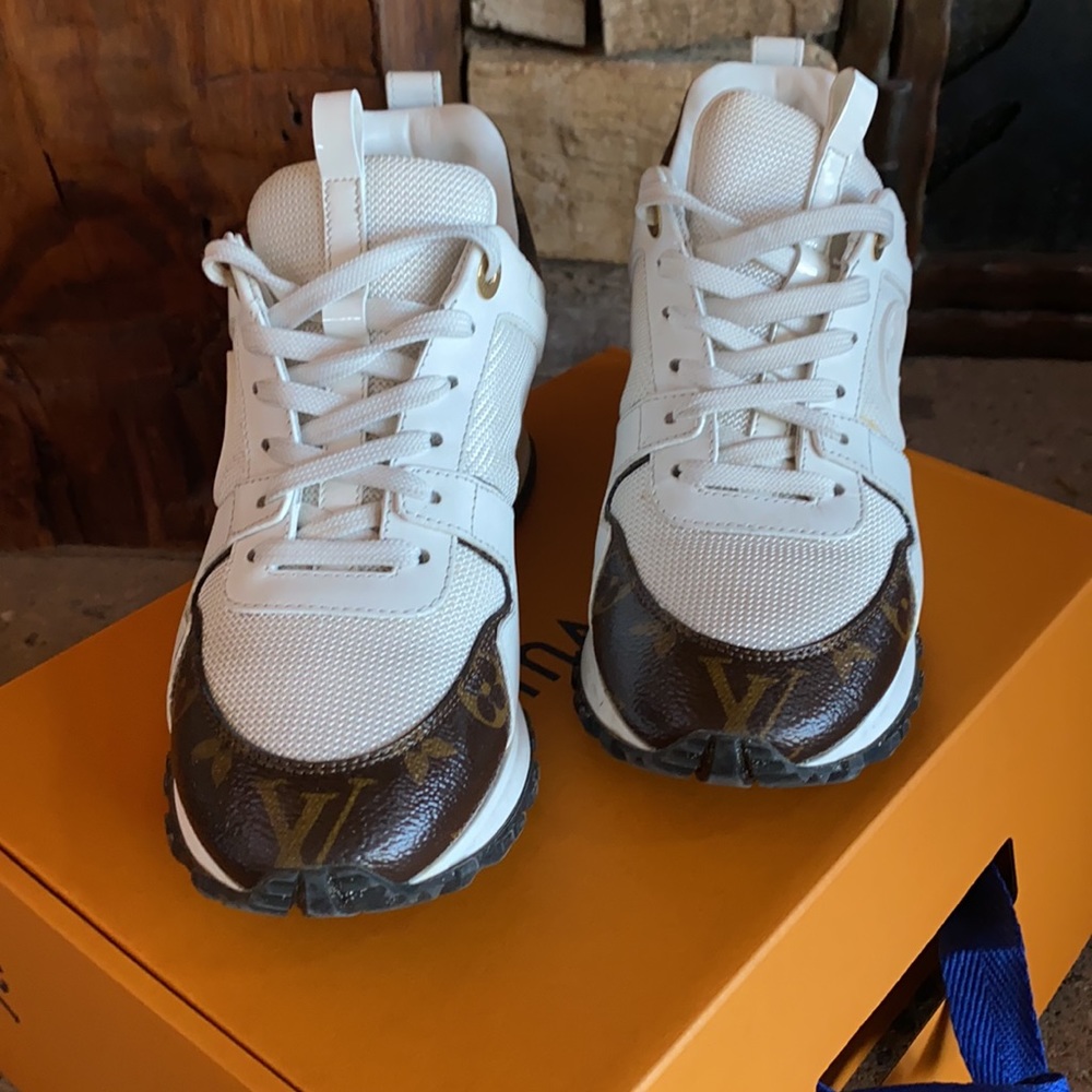 Auth. Louis Vuitton Run away sneaker - Picture 2 of 10